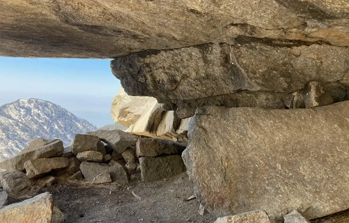 Lahesh Cave-Indrahar Pas-Snowline café - Panchika Adventures